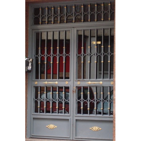 Puerta Gris Semicírculo